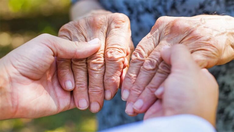 Parkinson Anziano Anziani Mani dottore