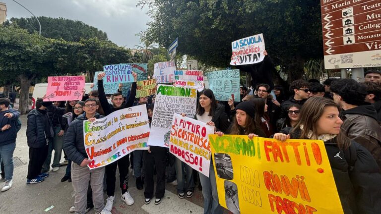 Protesta studenti Liceo Empedocle Agrigento 16-03-2026 (5)