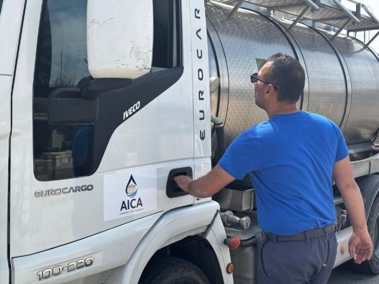 Servizio autobotti AICA (2)