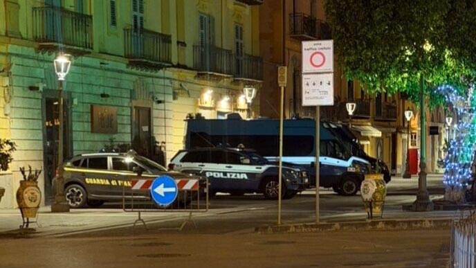 auto Polizia posteggiate a Porto Empedocle