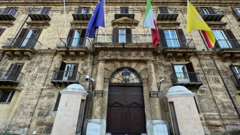ARS Palazzo Regione reddito-di-liberta-in-sicilia-il-contributo-aumenta-del-50-d