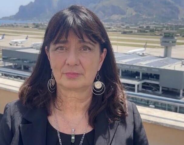 Ida Carmina foto aeroporto