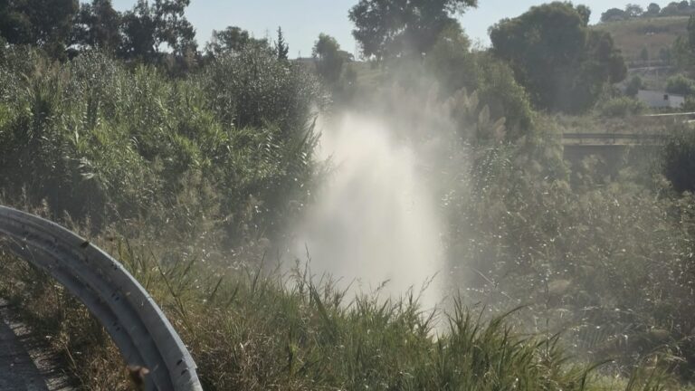 [vd] Favara, rottura di una conduttura sulla SP3: acqua dispersa da giorni