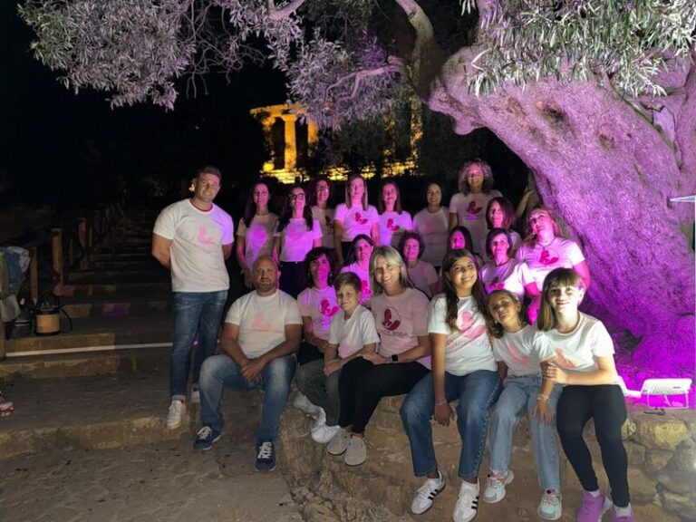 Silvia Failla con acuni dei componenti di Onde Rosa